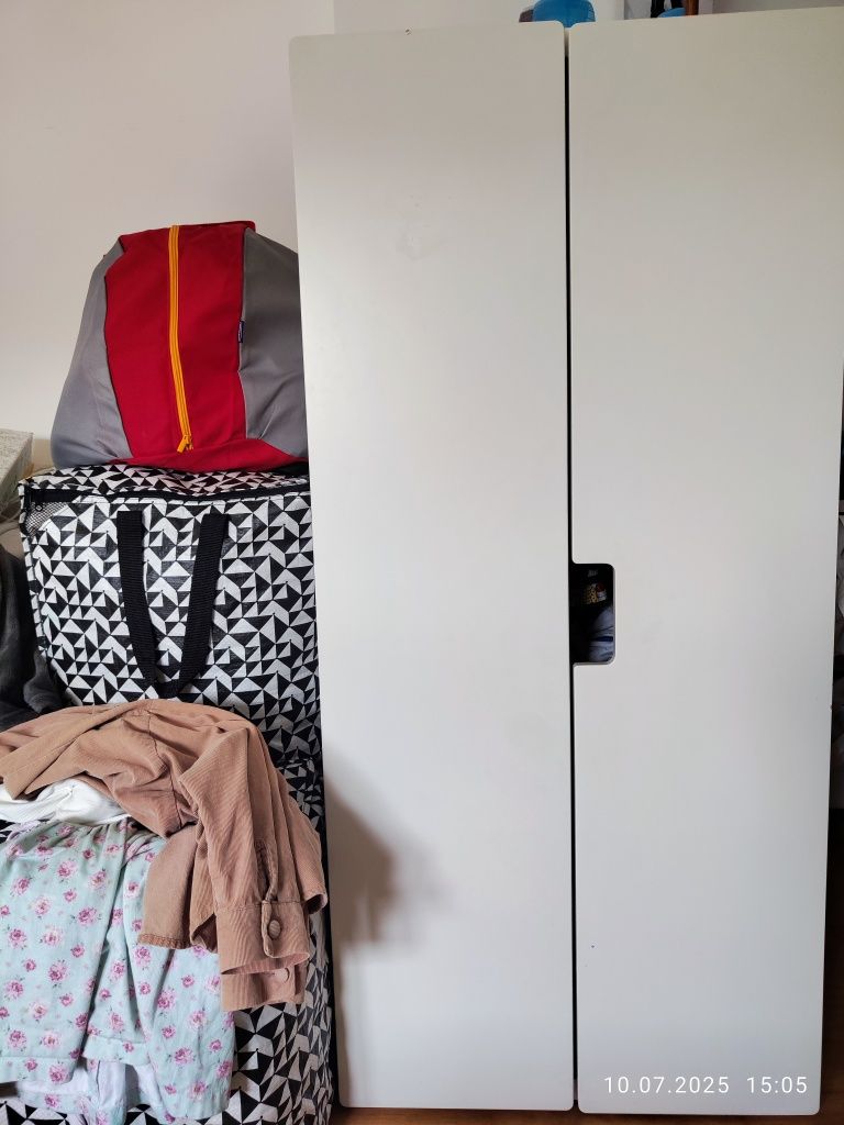 Cama e armário de criança