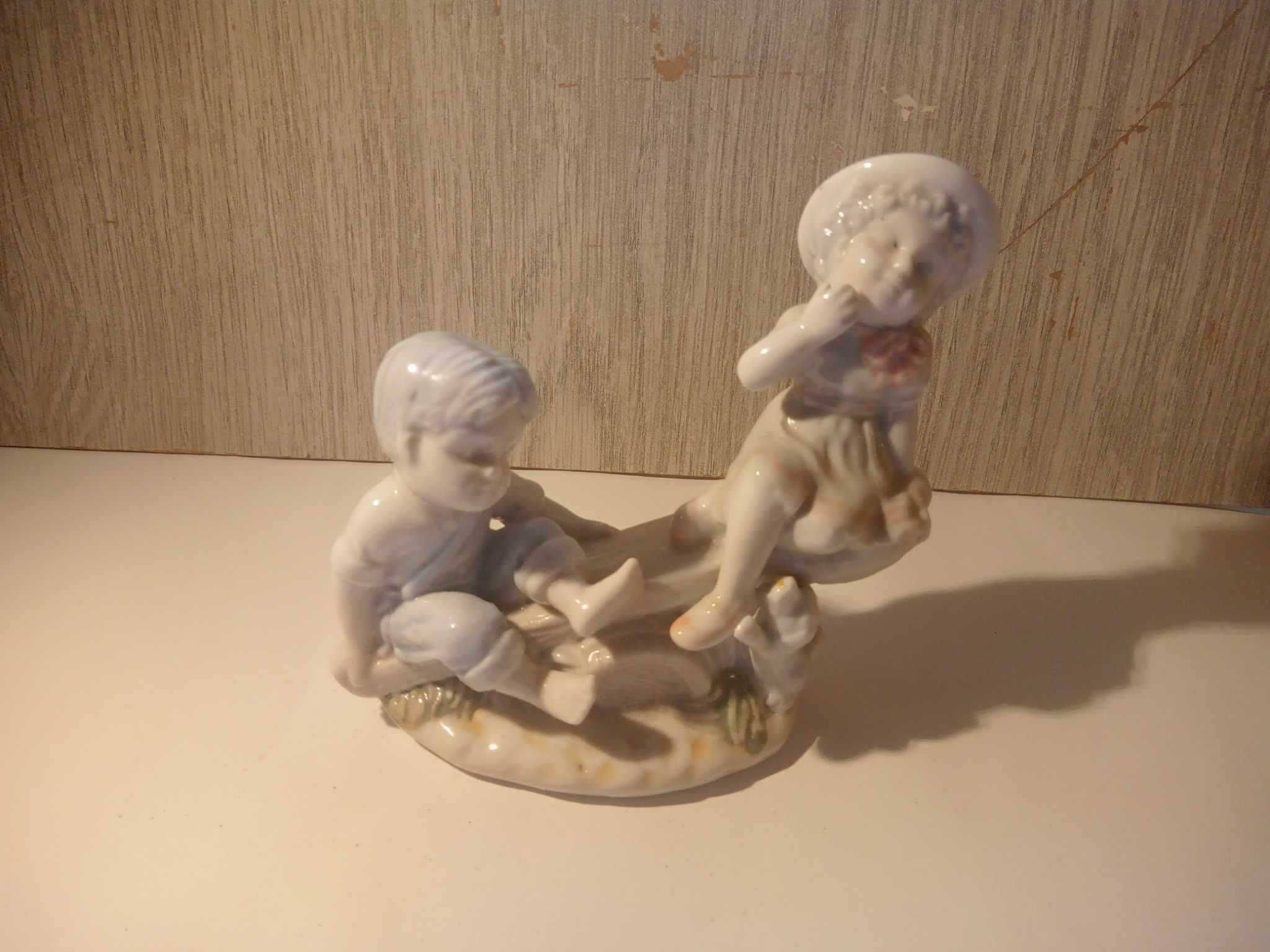 Figurka porcelanowa Chłopiec i Dziewczynka