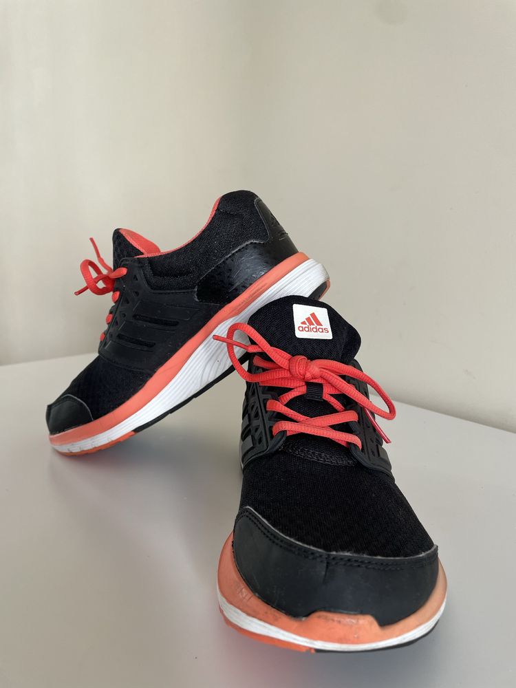 Ténis Adidas NOVOS Running