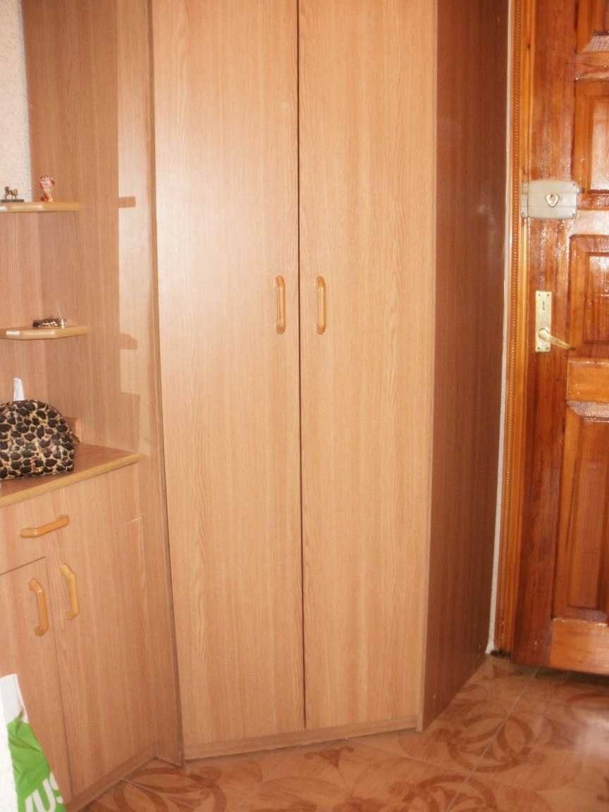 Чудова світла мебльована квартира в цегляному теплому будинку .
