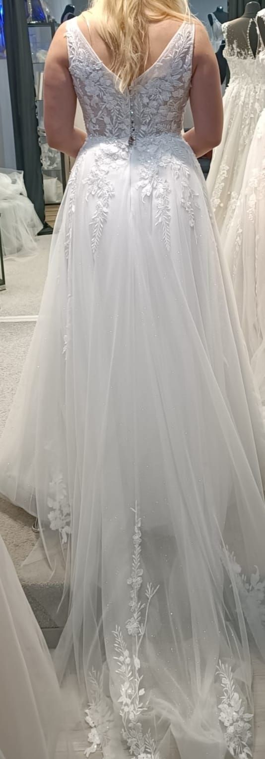 suknia ślubna  z trenem