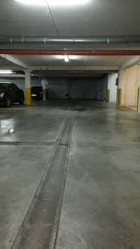 Dwa miejsca parkingowe w pakiecie w jednym garażu Piekary Carrefour
