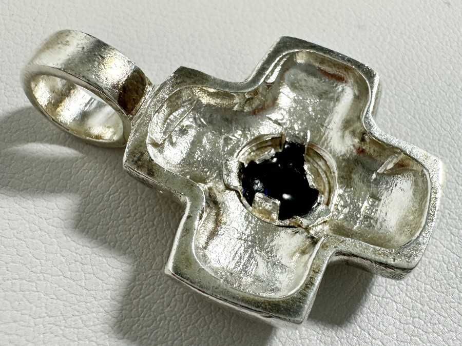 Duża zawieszka/wisiorek do łańcuszka krzyżyk z niebieskim oczkiem 925