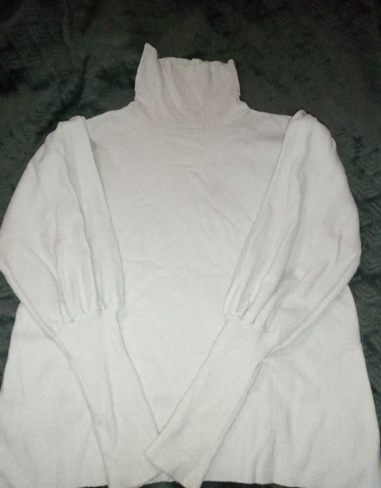 біла кофтинка в рубчик