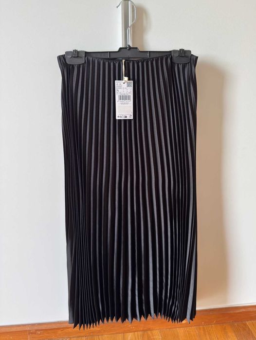 Saia midi plissada acetinada - novo com etiqueta