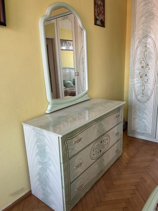 Toaletka z lustrem