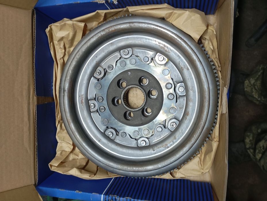 Продам двох масовий маховик на Фольксваген 2.0TDI під DSG250