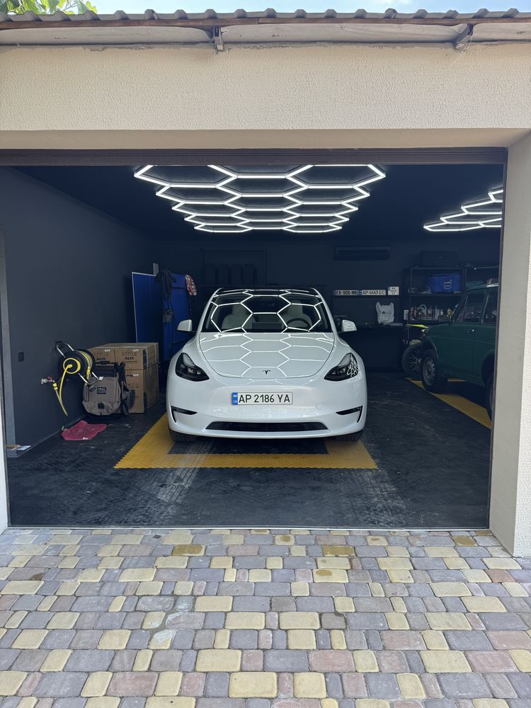 Tesla model Y новая ! Идеал.