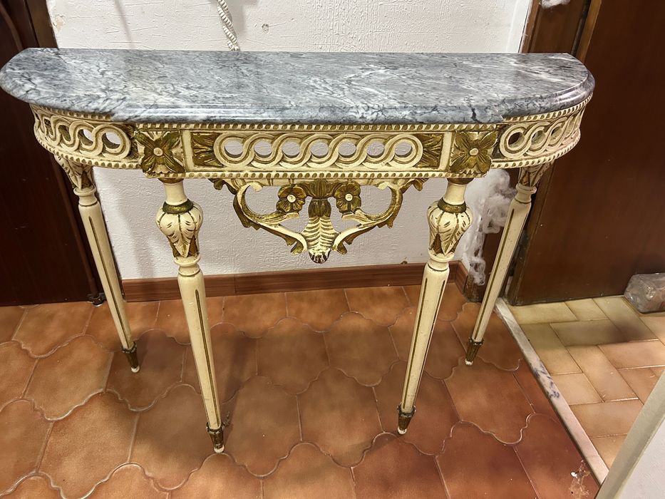 Mesa consola antiga com tampo de mármore- peca de coleção