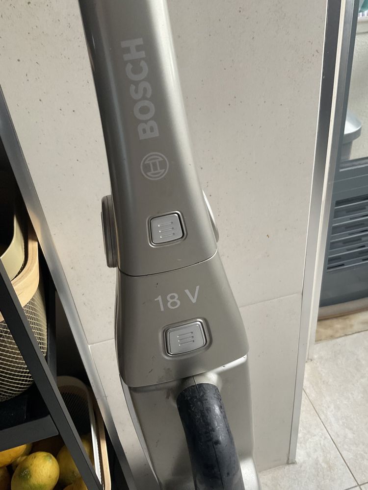 Bosch Aspirador Vertical Champagner Move 2in1 18V