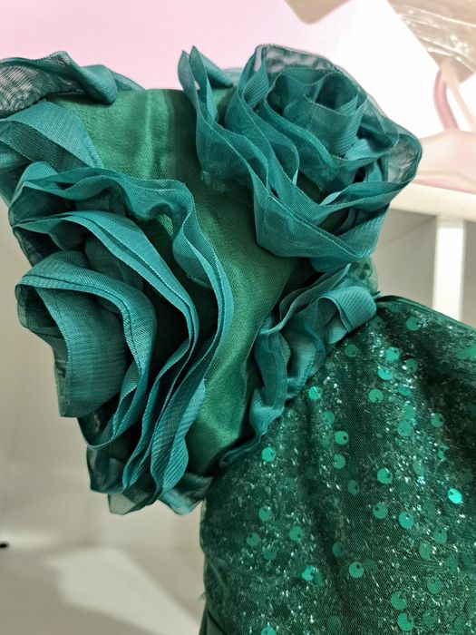 Дуже гарна сукня на новий рік 7-8 років