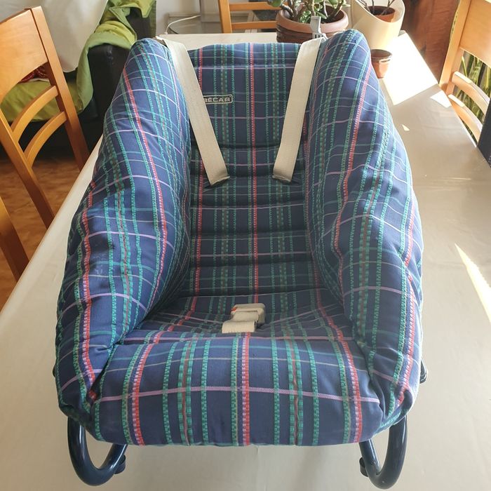 Cadeira auto e de baloiço para bebé  em ótimo estado