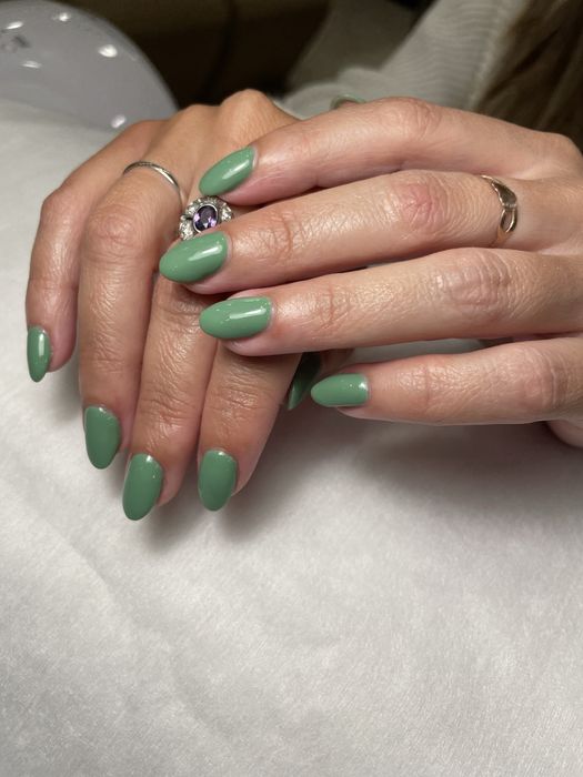 Unhas de Gel, verniz gel, acrilico e manicure e pedicure normal