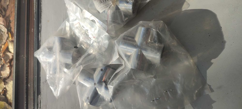 łącznik czterokierunkowy na rurę fi 25, nowy w folii