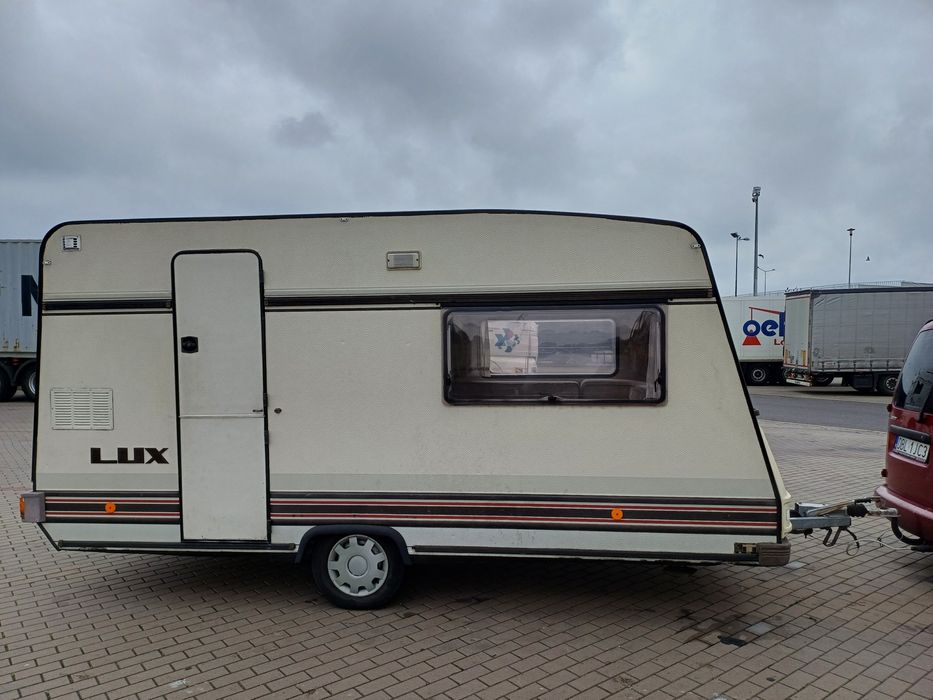 Przyczepa kempingowa burstner club 4.5m z przedsionkiem zarejestrowana