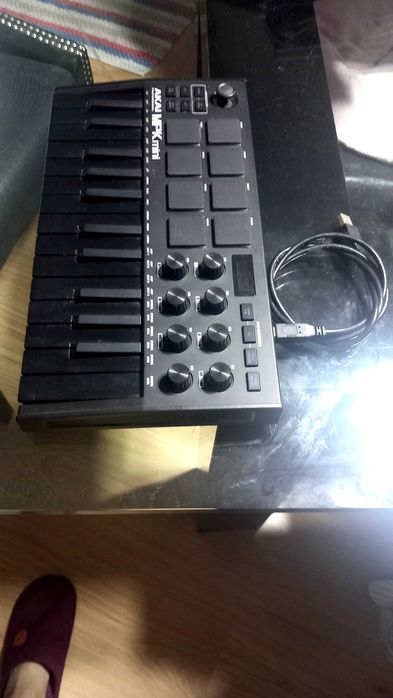 Akai MPK 3 Mini como novo.