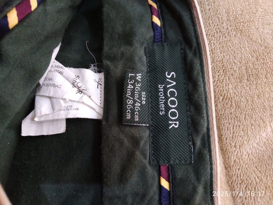 Calças de cor creme da marca Sacoor