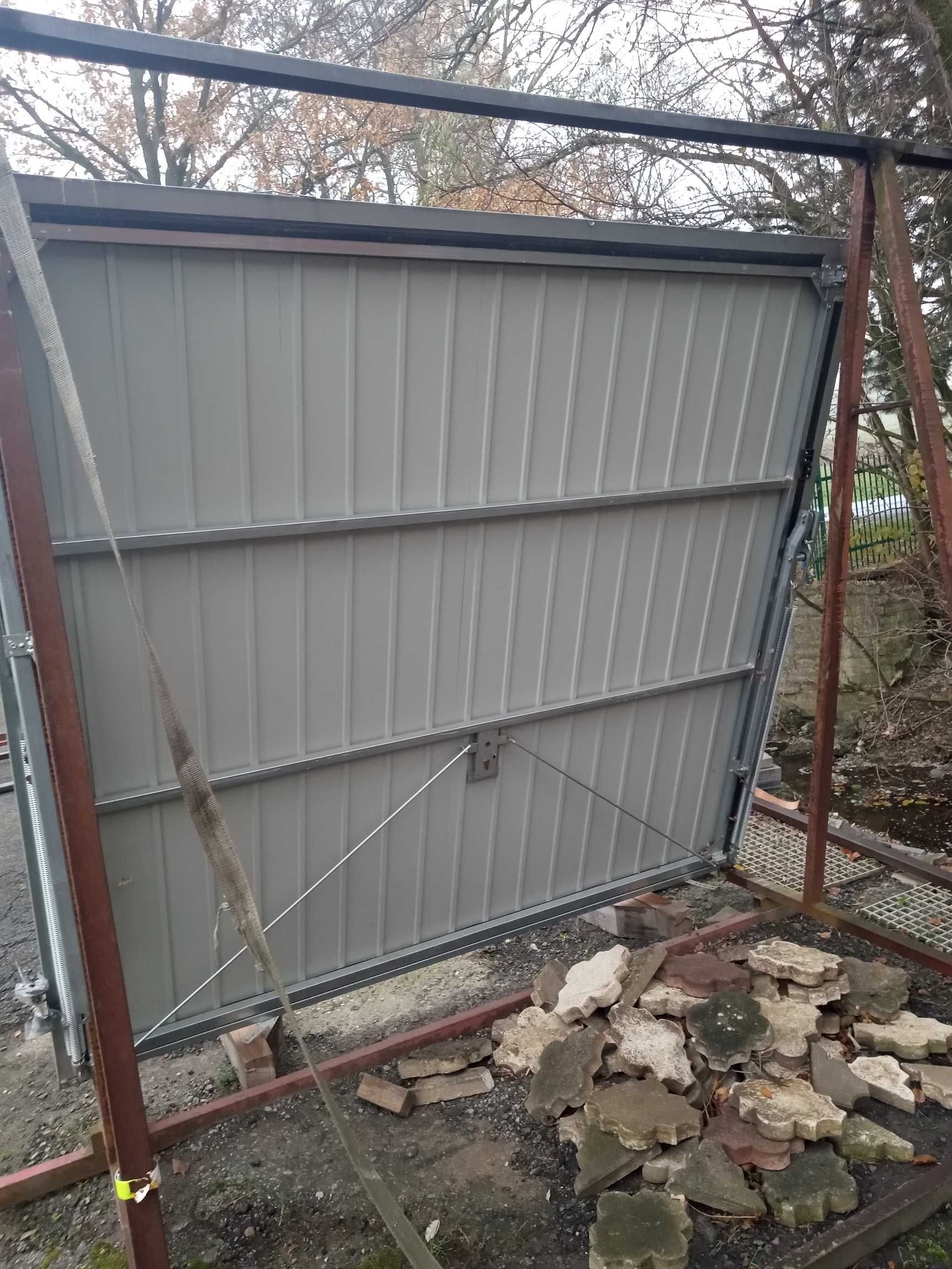 Brama garażowa uchylna nieocieplana