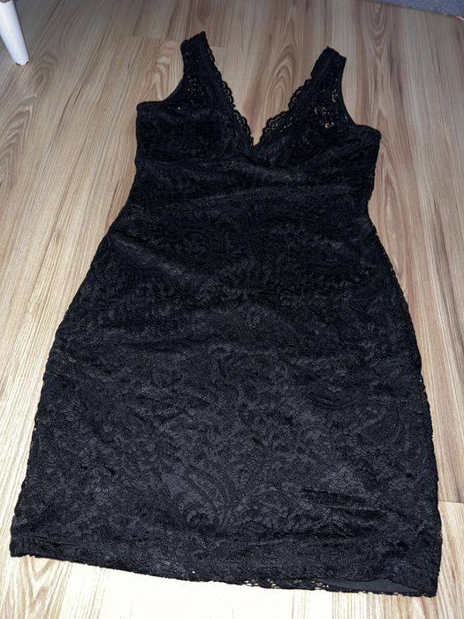 Czarna sukienka koronka 38