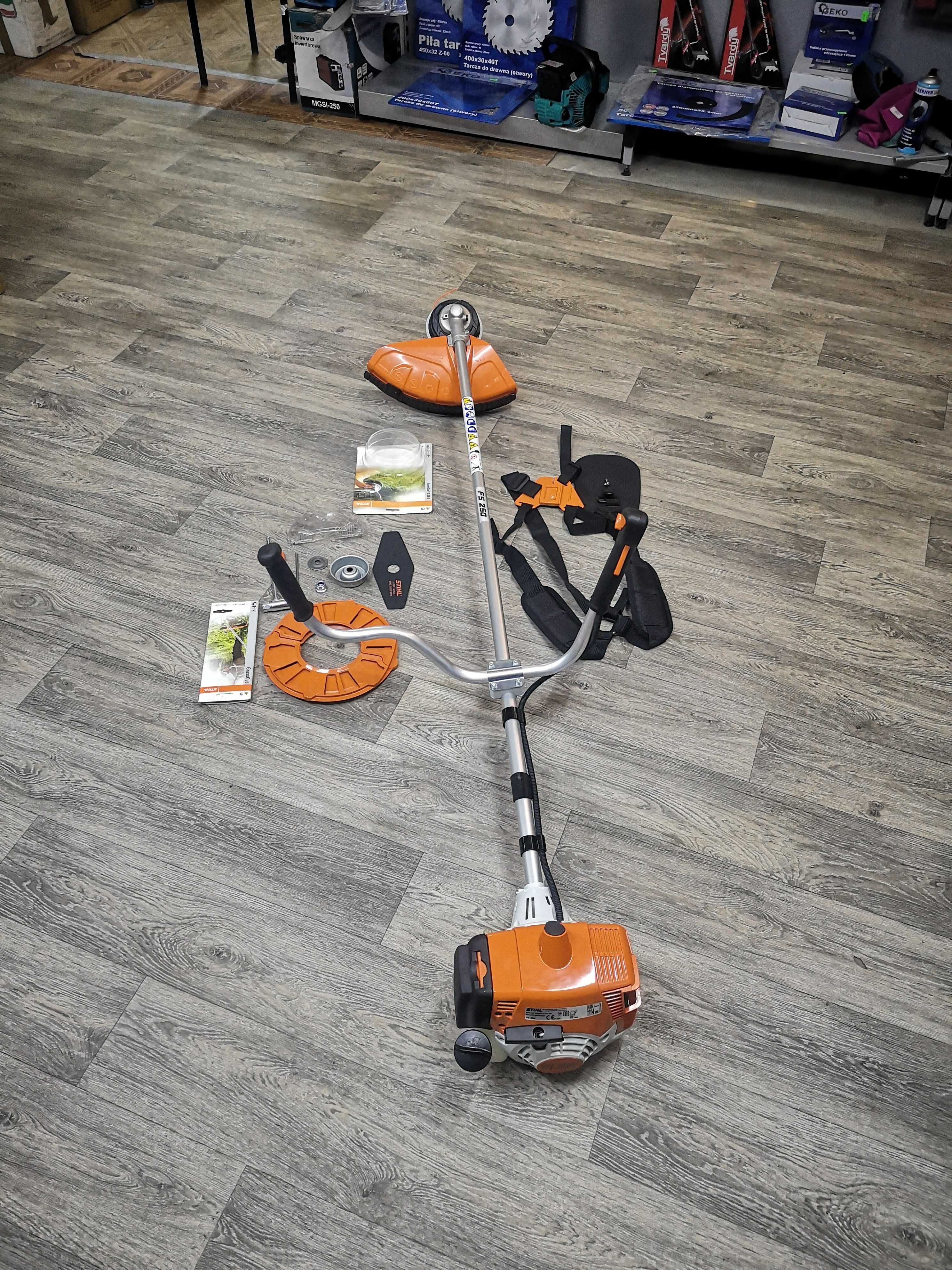 Kosa spalinowa podkaszarka STIHL FS250 2,2 KM