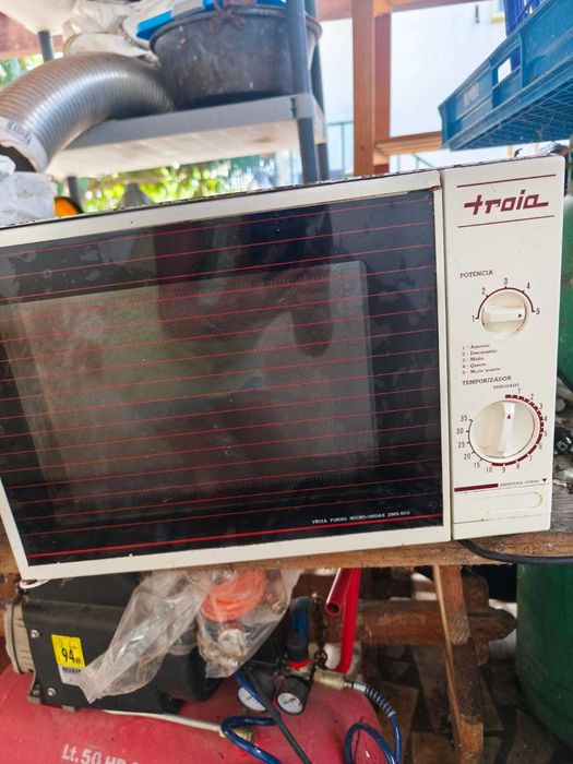 Microondas barato a funcionar