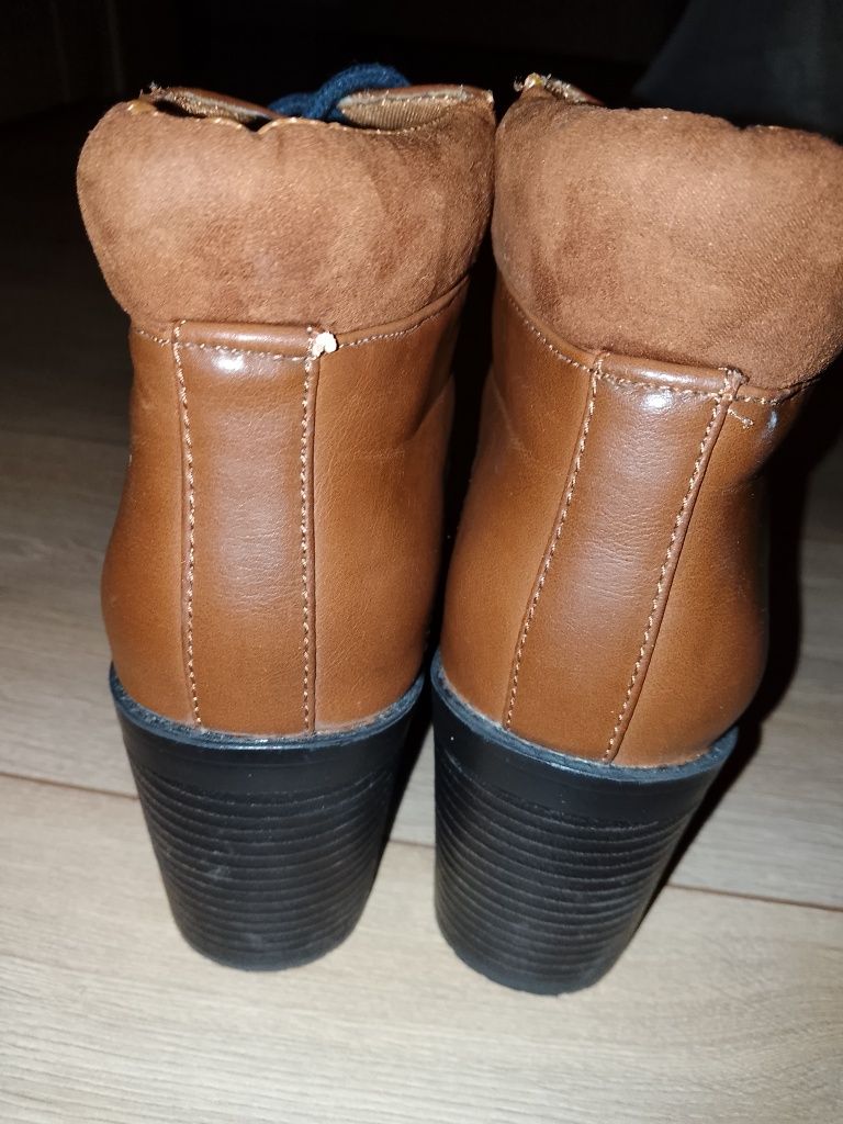 Botki, buty na słupku