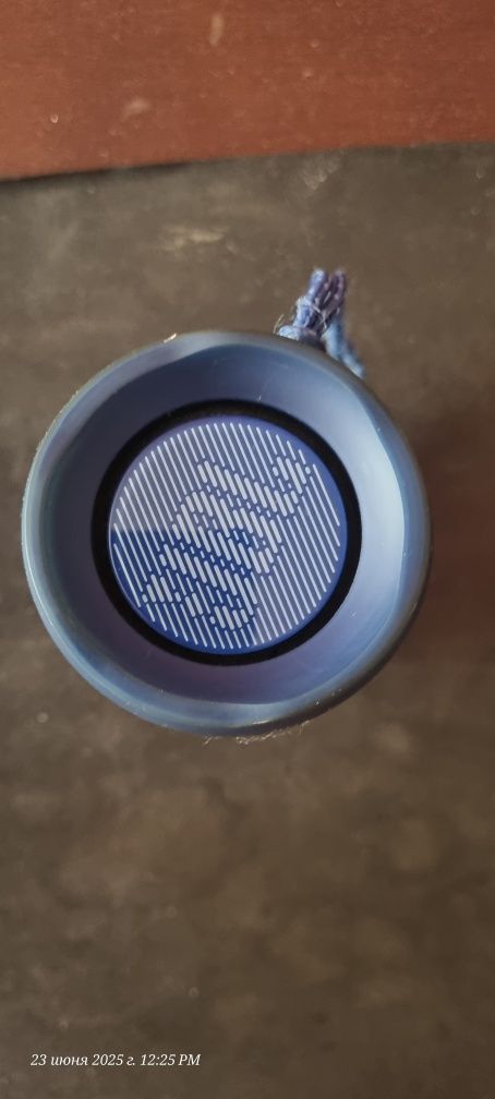 Продам портативную колонку  JBL Flip 4 Blue