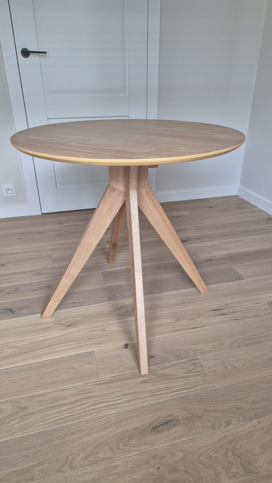 Sprzedam stół okrągły  srednica 80 cm