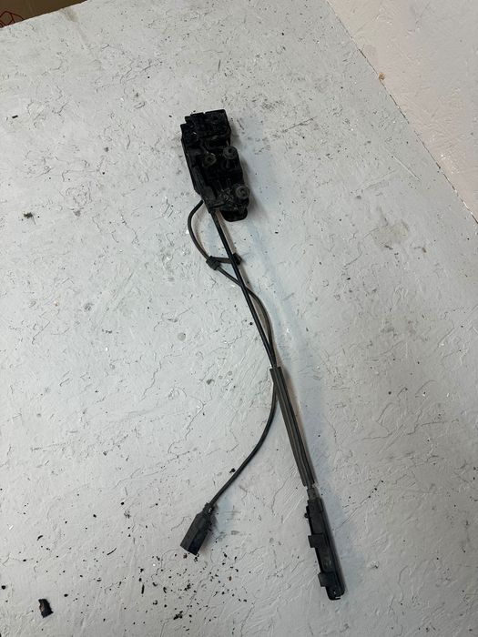 Zamek Rygiel Maski Pokrywy Silnika do Audi A4 B8 A5 Q5 S4 S5 RS5 R8