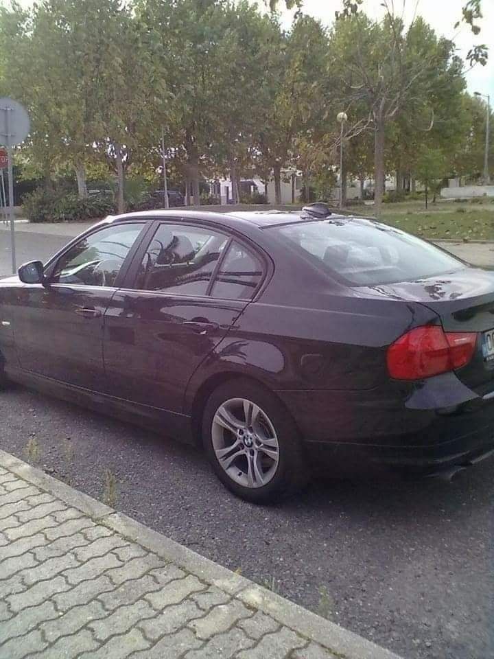 Carro BMW comprado novo de bom estado garagem