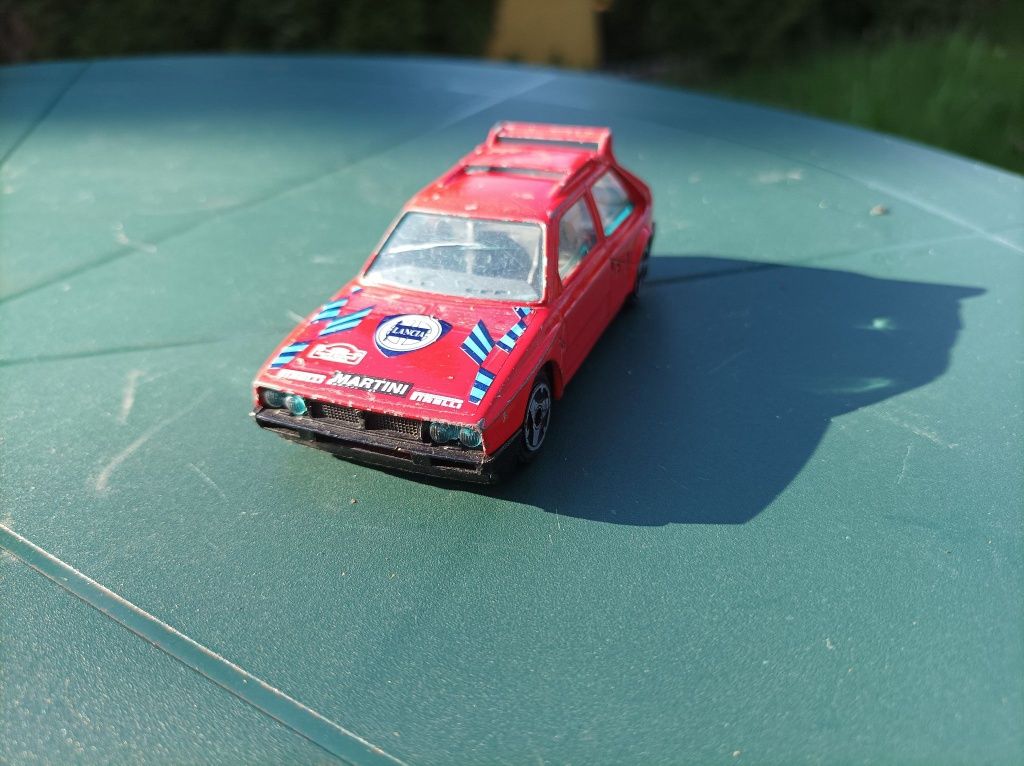 Stary model Lancia Delta burago 1 43