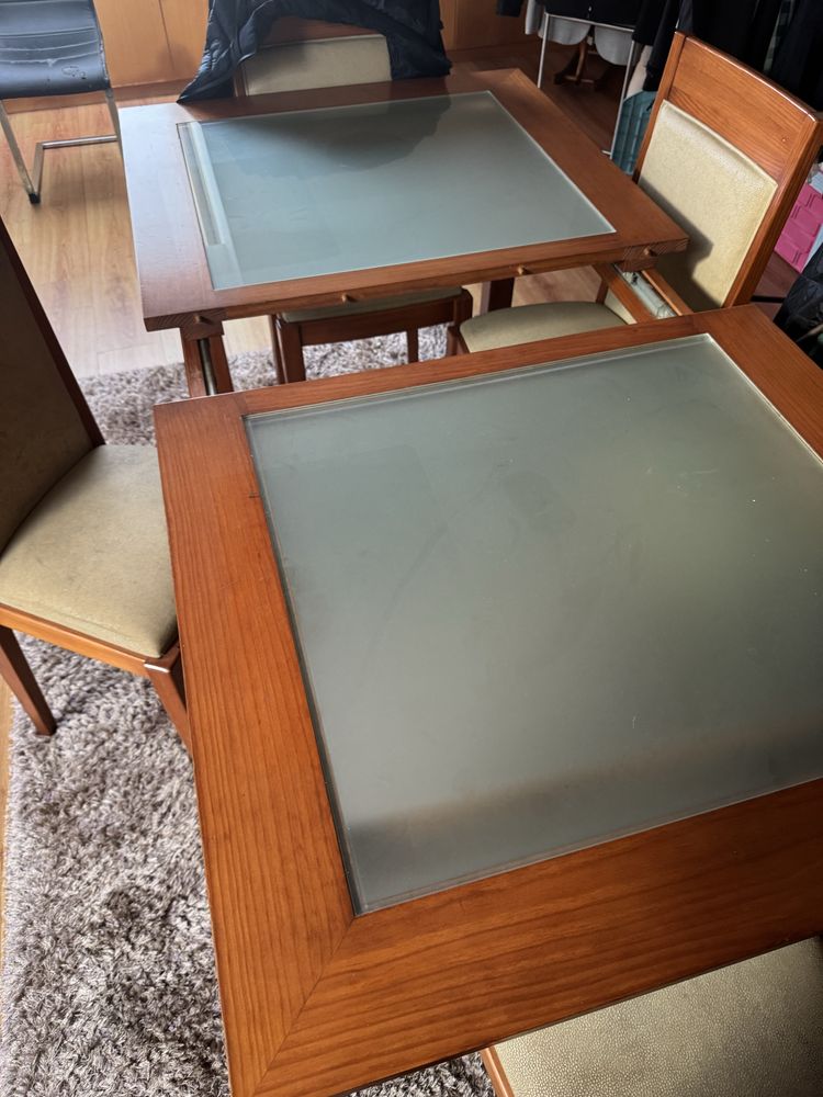 Mesa de Jantar e cadeiras