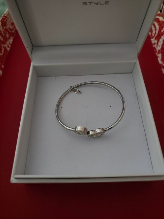 Pulseira de aço prateada