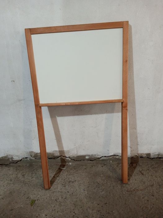 Домашня шкільна дошка для писання крейдою та фломастерами.