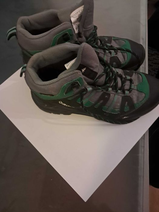 botas de montanha decatlow n 37/ 4 euros