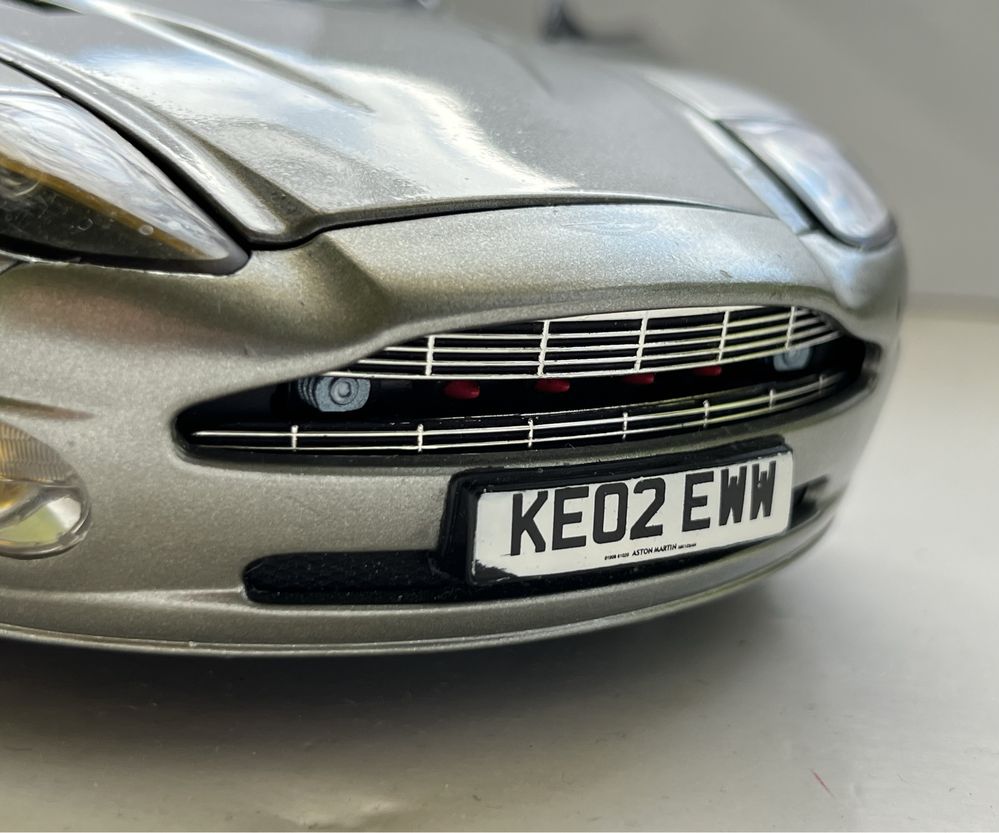 Model samochodu w skali 1:18 Aston Martin Vanquish JoyRide James Bond