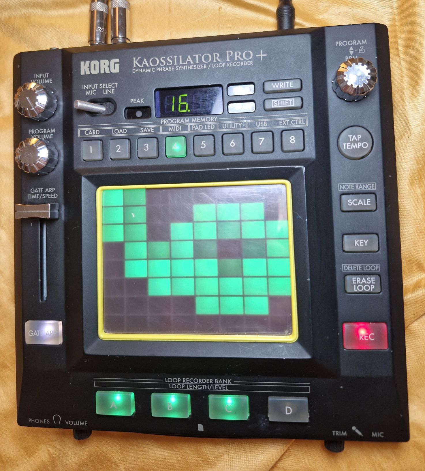 Korg Kaossilator Pro+ — синтезатор / грув-бокс