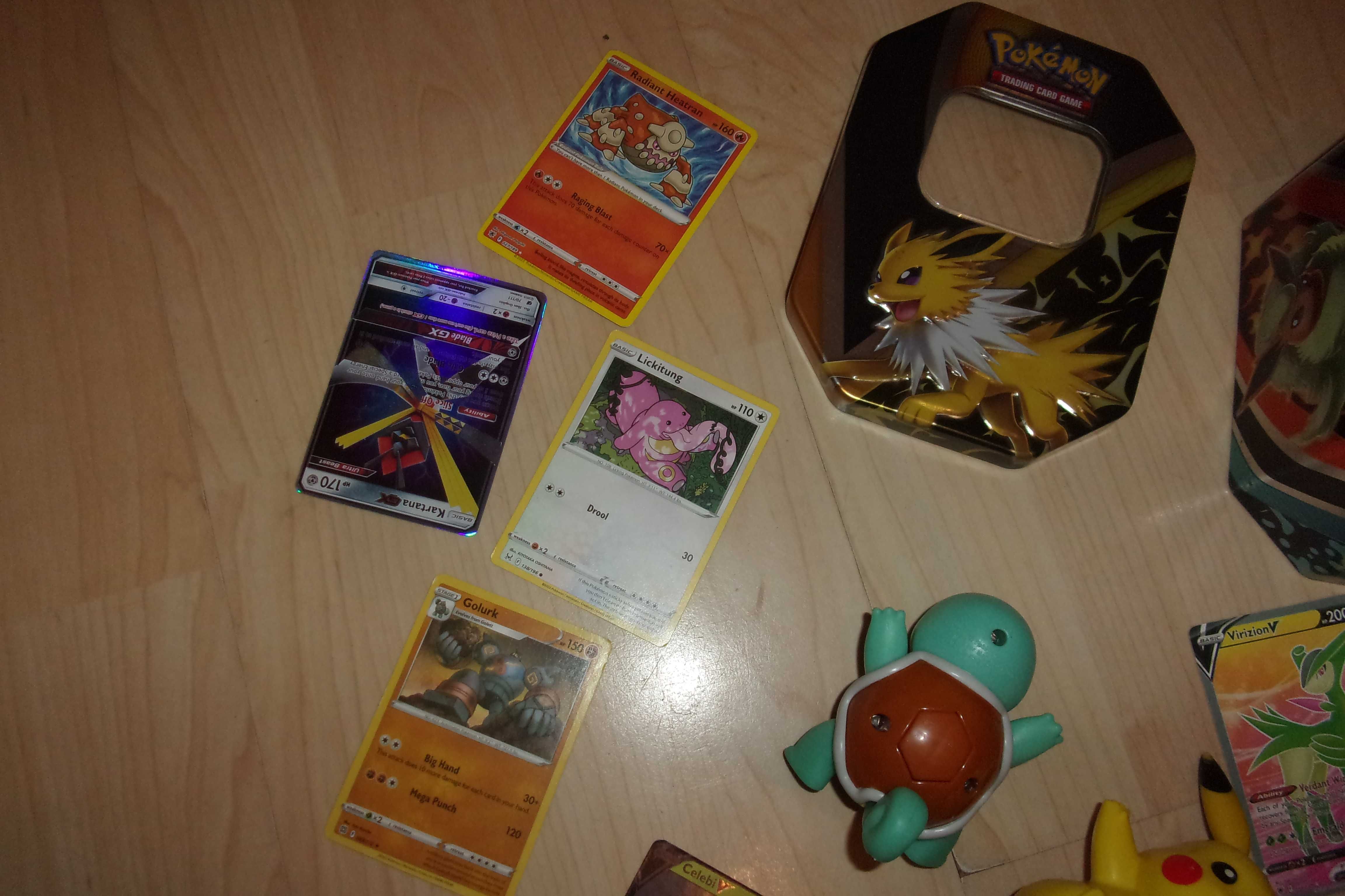 pokemon karty figurki pikachu squirtie pudełko
