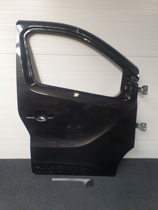 Drzwi Przednie Prawe Czarne Trafic Iii Vivaro B Talento