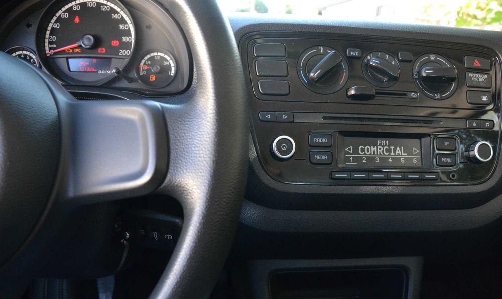 VW UP! Com vários componentes novos e extras.