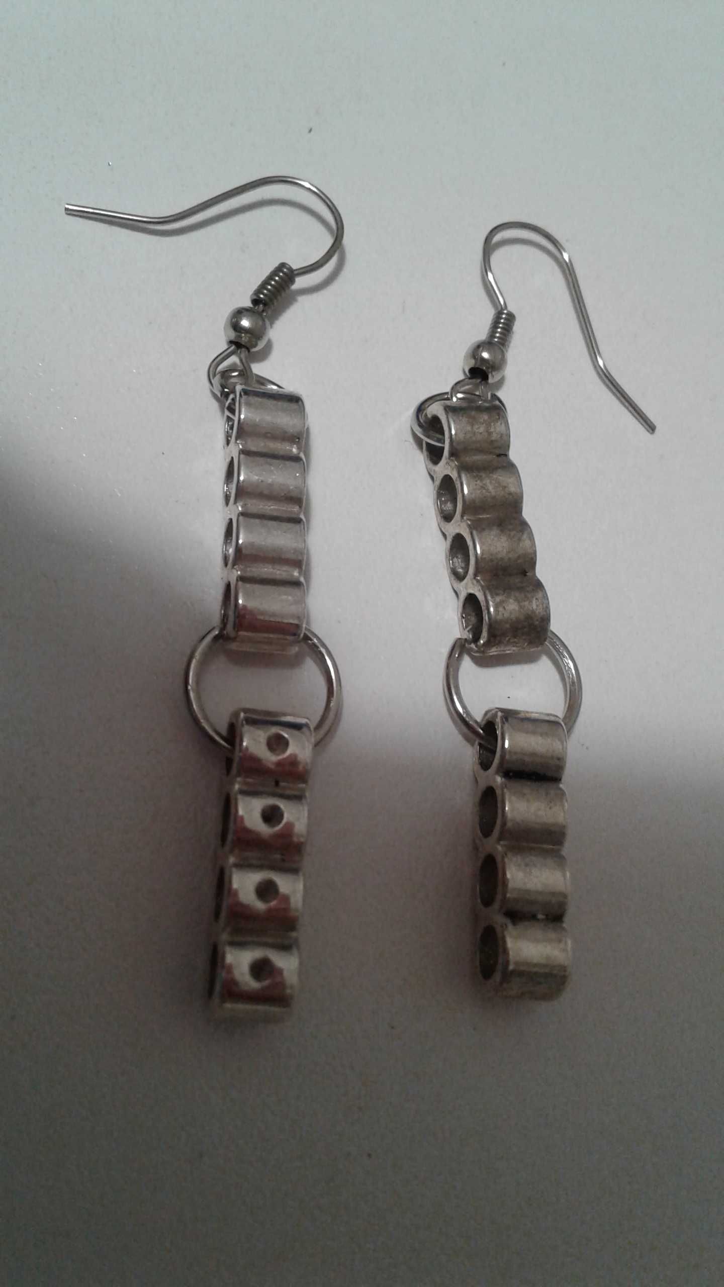 6 Pares de brincos originais. Novos.