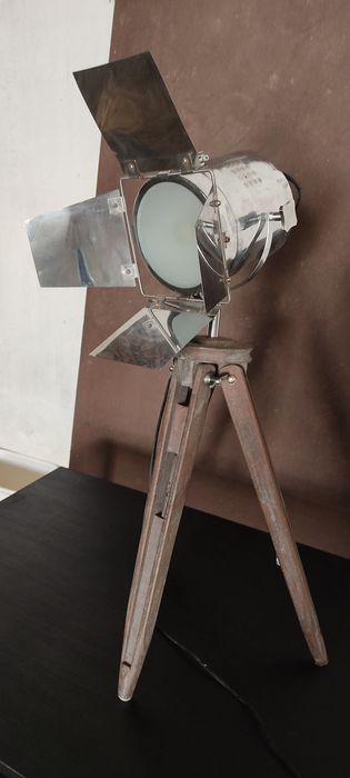 Candeeiro estilo Hollywood