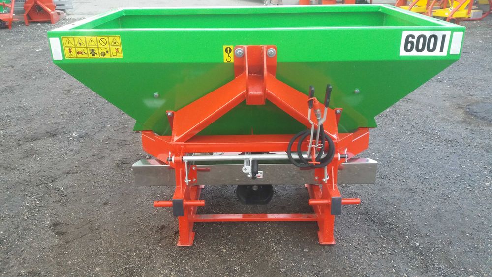 Rozsiewacz dwutalerzowy dwutarczowy TYTAN do nawozów wysiewu