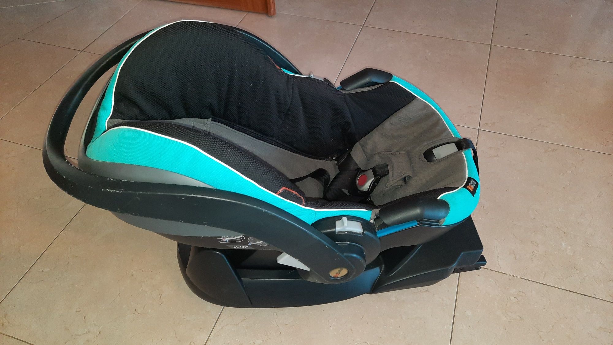 Ovo Besafe Izi Go + base isofix