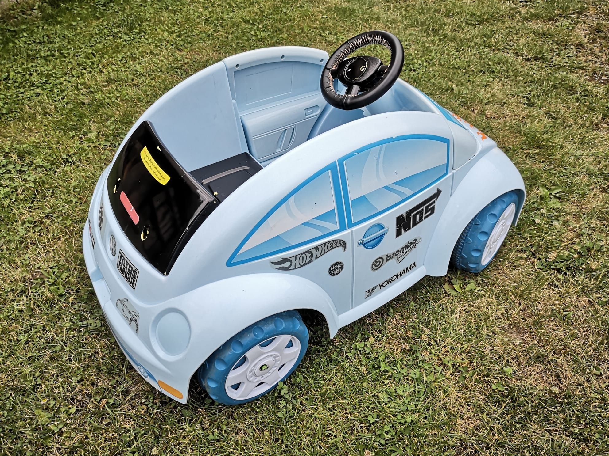 Samochodzik  na akumulator Fisher Price Power Wheels VW New Breatle