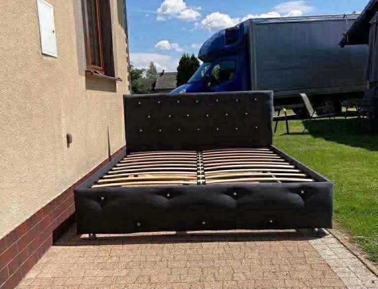 Łóżka sypialniane, tapicerowane