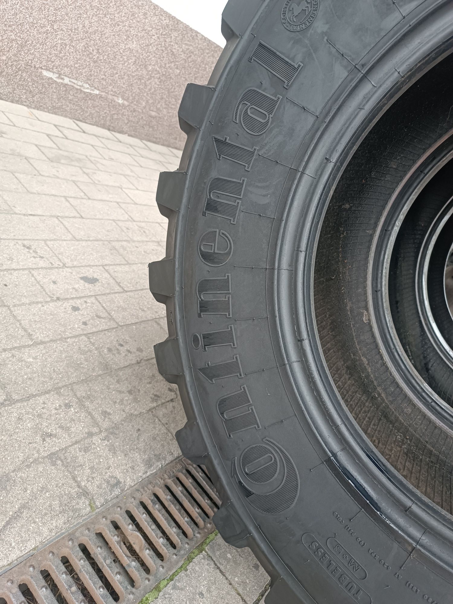 335/80R20 Continental MPT 81