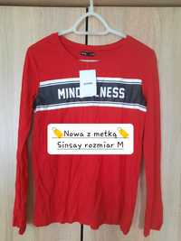Czerwona bluzka Sinsay rozmiar M z napisem "Mindfulness"