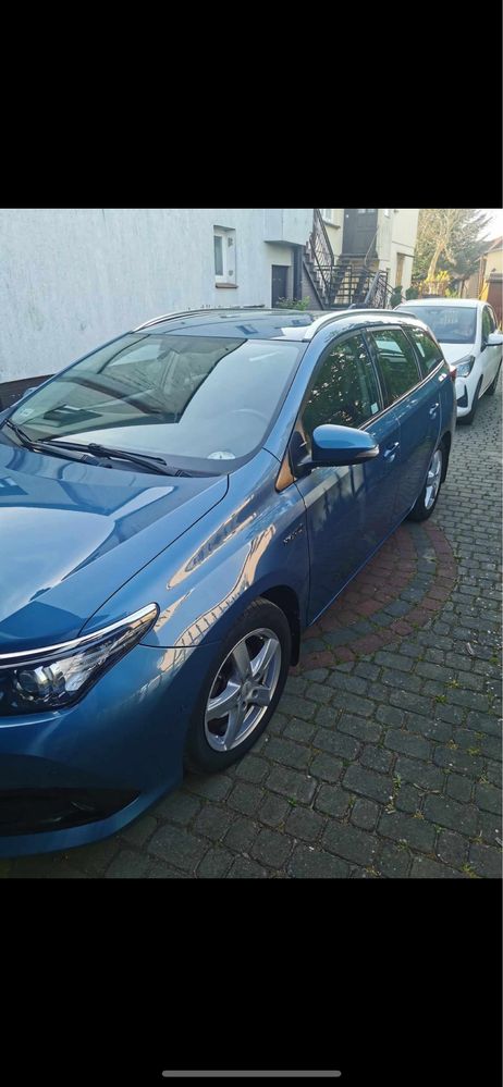 Toyota Auris Hybrid 1.8 combi 2016 rok 1