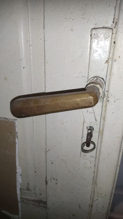 Вінтажна дверна ручка замок